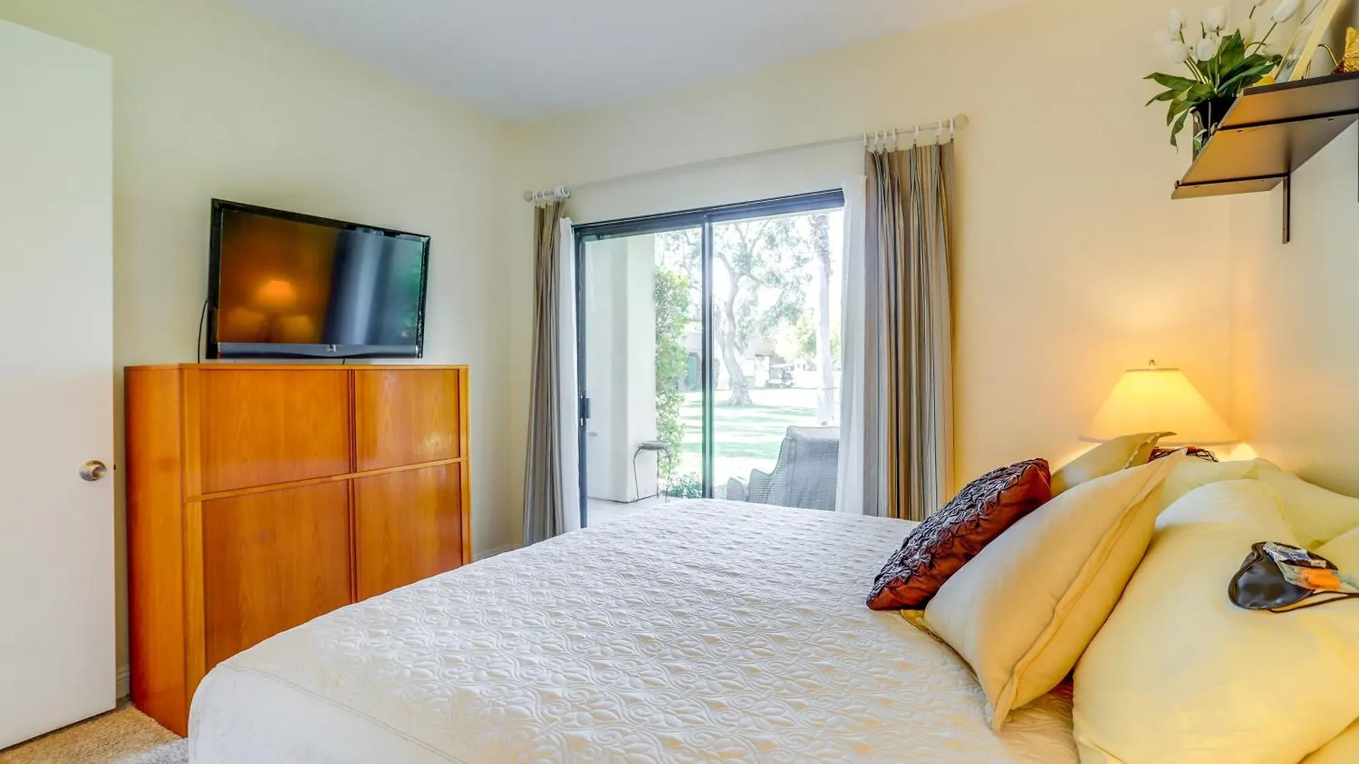 Renovated Palm Springs Condo With Resort Perks! Cathedral City 0*,